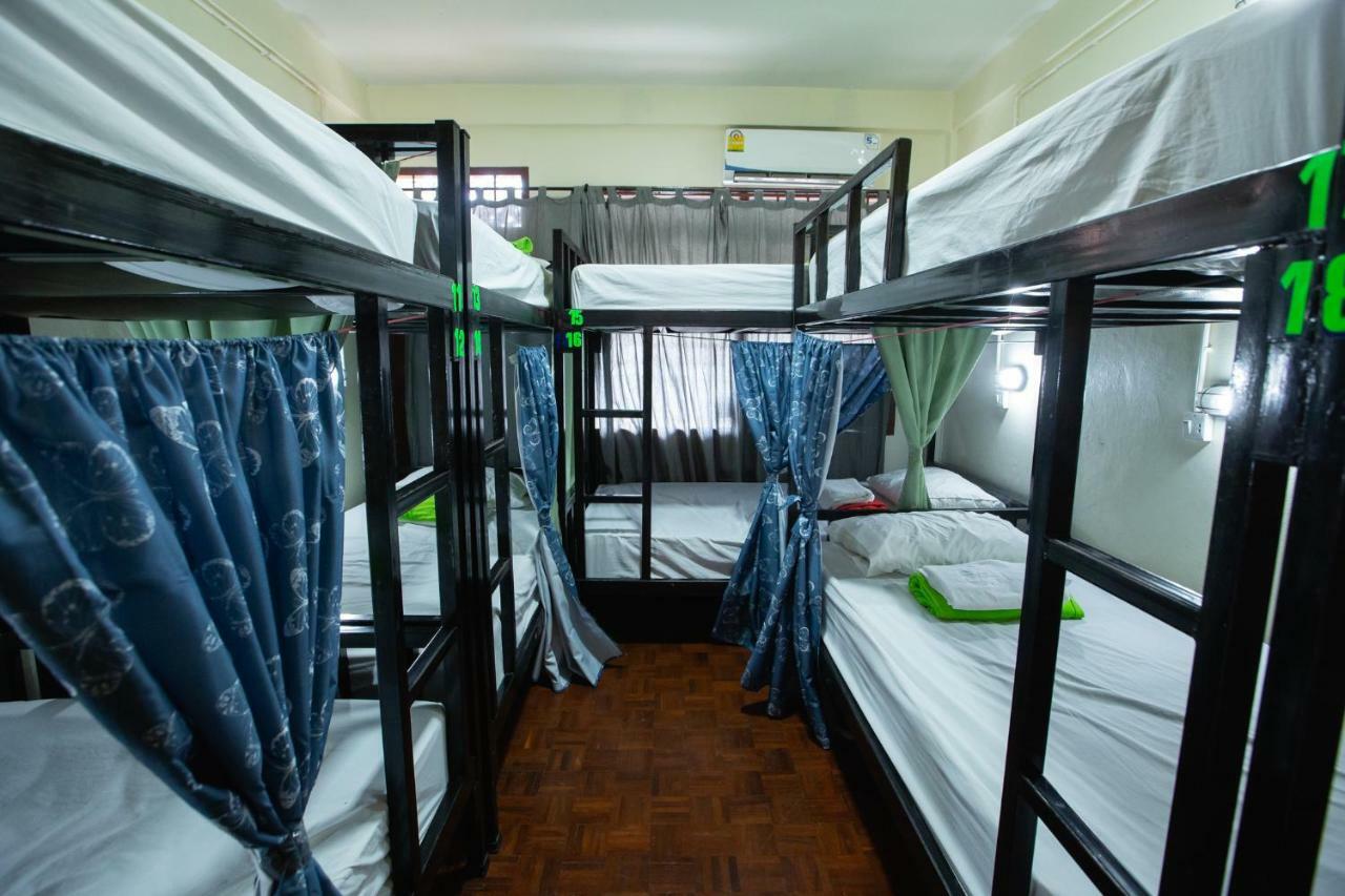 The Bridge Hostel Bangkok Exterior foto