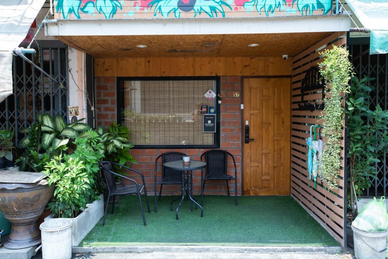 The Bridge Hostel Bangkok Exterior foto