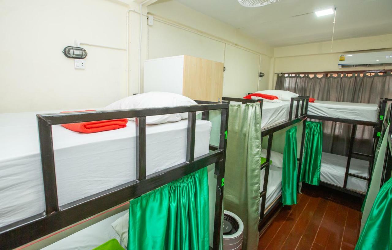 The Bridge Hostel Bangkok Exterior foto