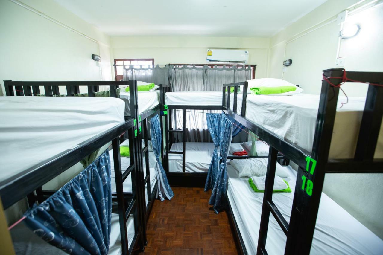 The Bridge Hostel Bangkok Exterior foto