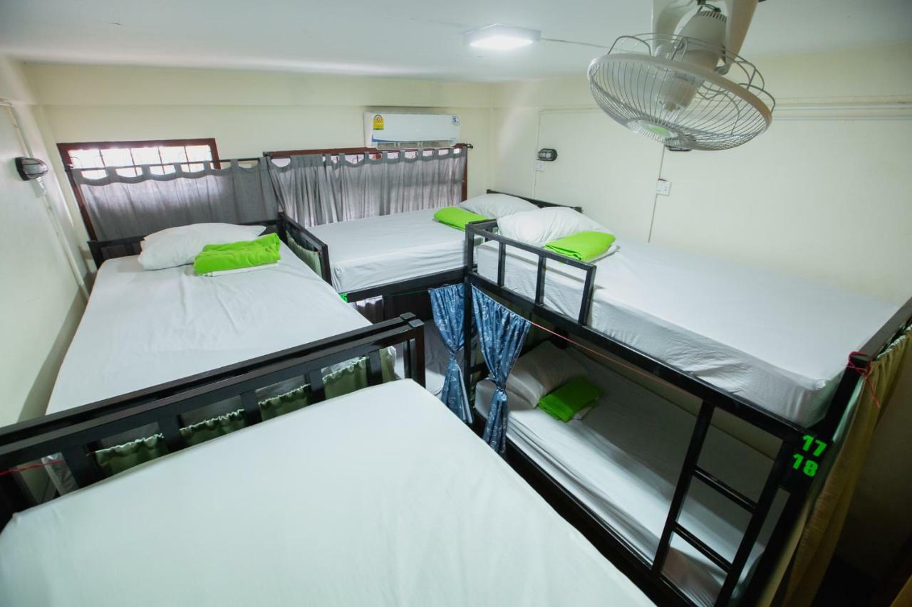The Bridge Hostel Bangkok Exterior foto