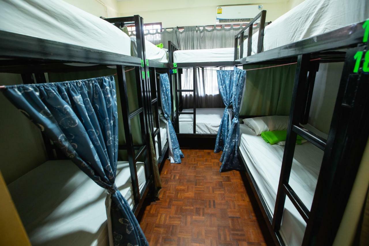 The Bridge Hostel Bangkok Exterior foto
