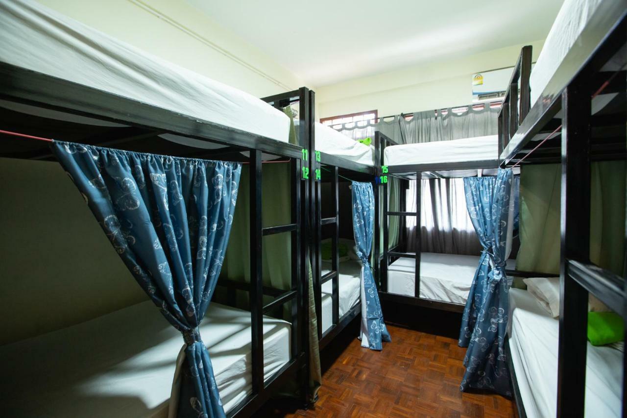 The Bridge Hostel Bangkok Exterior foto
